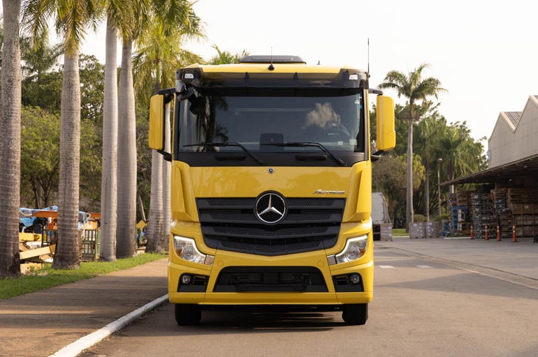 Caminhões Mercedes-Benz Euro 6 prometem até 8% de economia no diesel